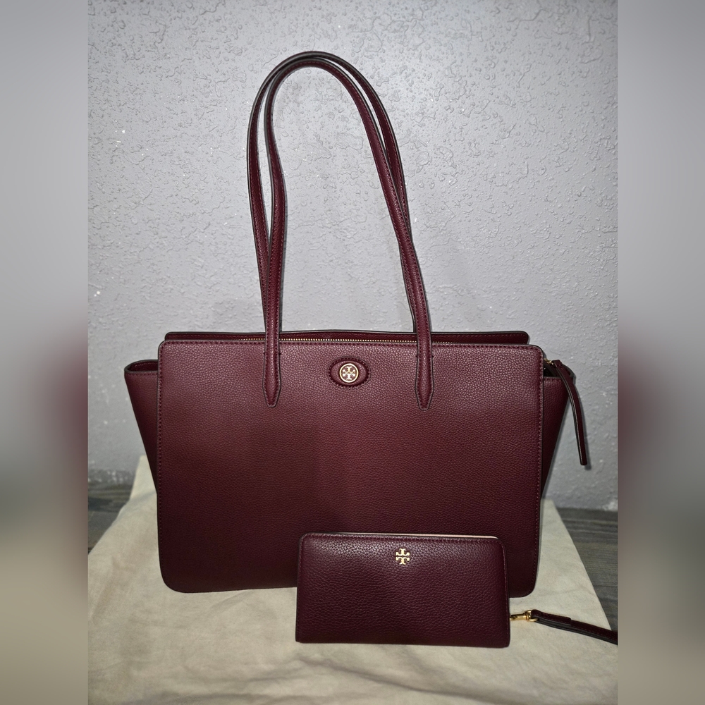 Tory Burch Robinson Pebbled Leather Tote W/ Wallet